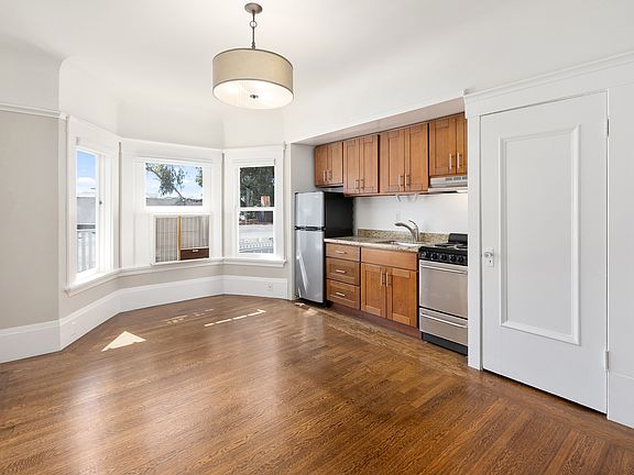 4th image of 929 Pine St #3c4ad6b71
