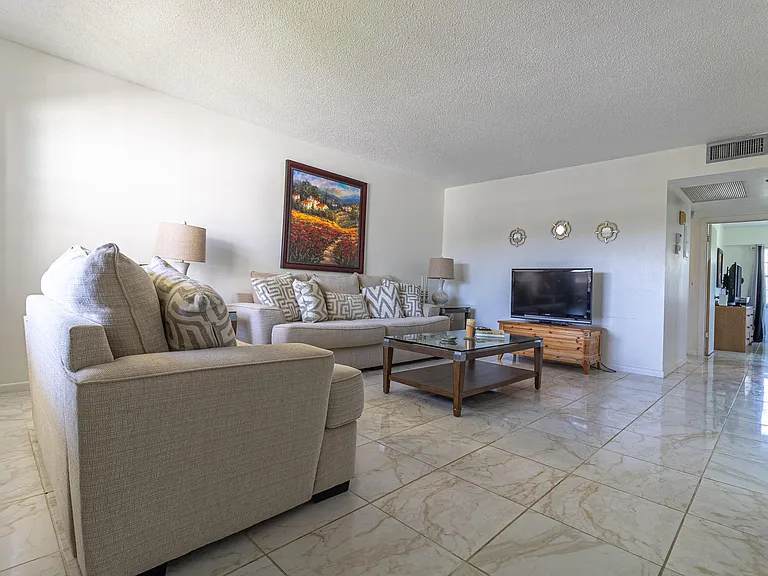 158 Mansfield D — Photo 13