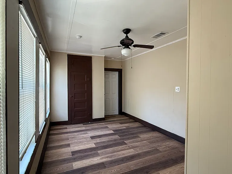 402 McKinney St — Photo 6