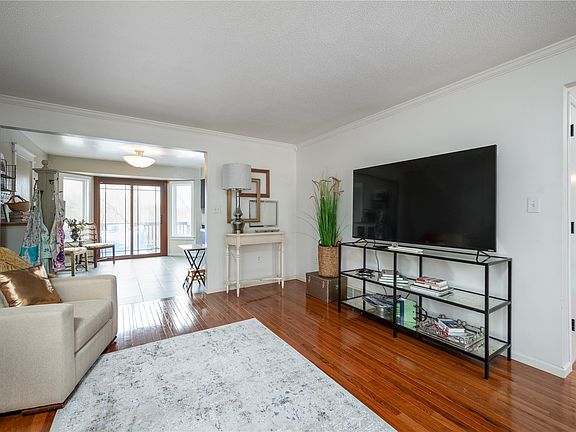 2nd image of 3817 Riverside Dr NE