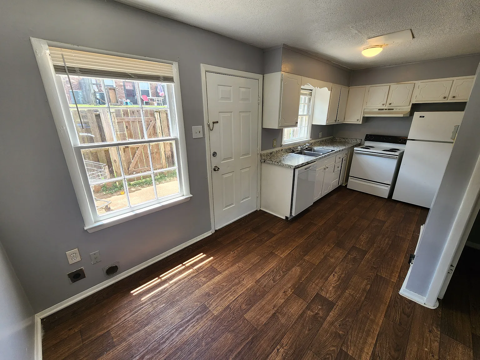 2 bed, 1.5 bath, $1,050 — Photo 1