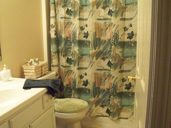 guest bathroom (3) next to office