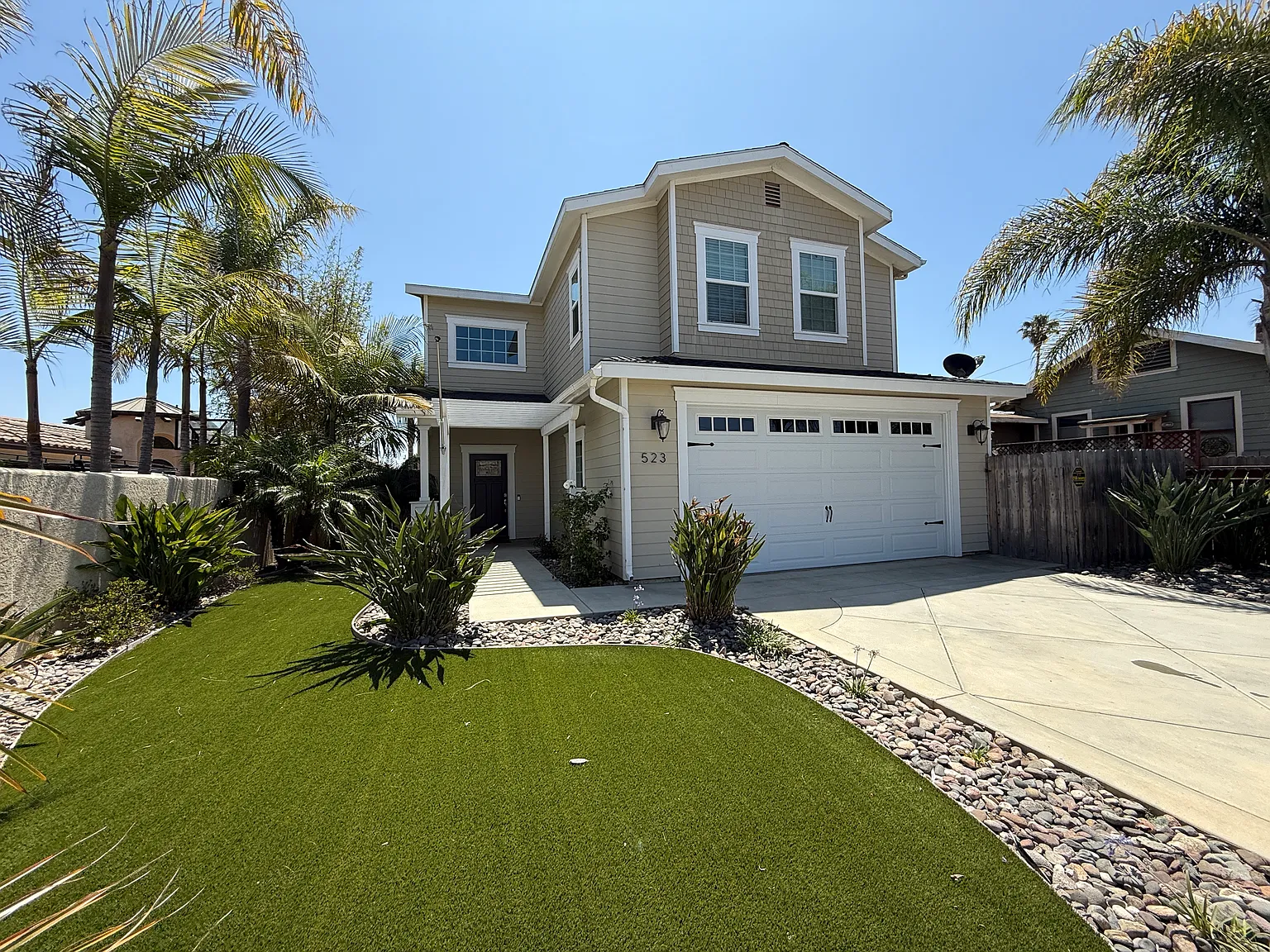 4 bed, 2.5 bath, 2240 sqft, $4,800 — Photo 1