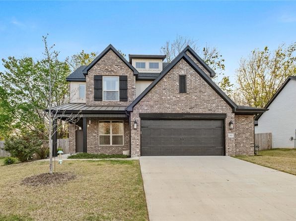 2801 N Whistle Post Dr, Fayetteville, AR 72704