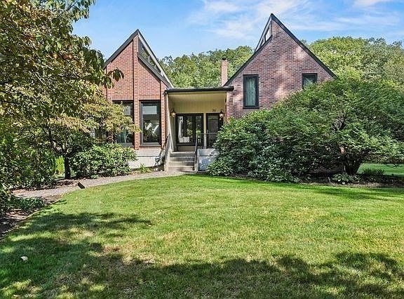 3rd image of 20 Mount Joy Dr