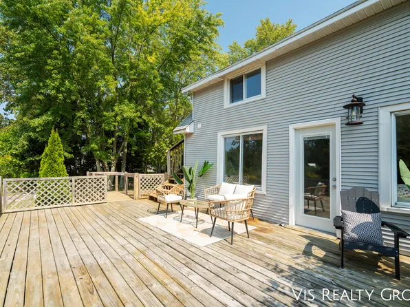 19044 174th Ave, Spring Lake, MI 49456