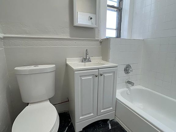 3rd image of 191 Roseville Ave #7A