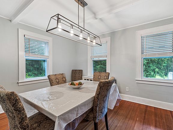 3rd image of 4 Brook Pl