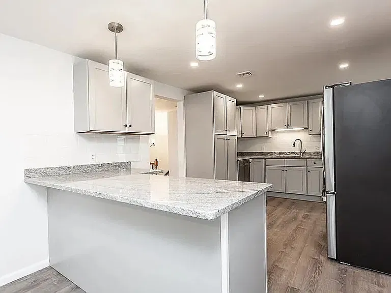 4 bed, 2125 sqft, $4,500 — Photo 3