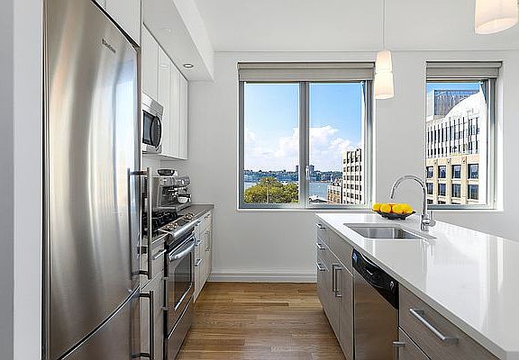 4th image of 550 W 54th St #570