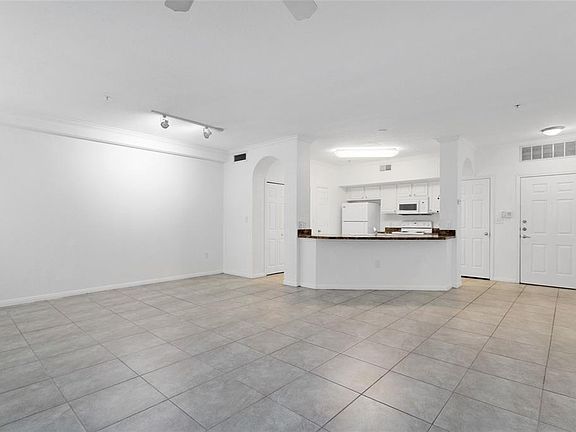 3rd image of 911 N Orange Ave APT 102