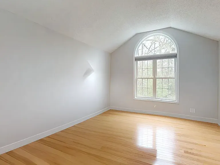 6 Knollwood Ct #8 — Photo 2