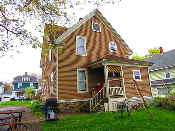 4th image of 152 Bowen St