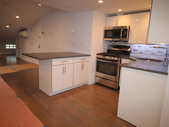 3rd image of 59 7th Ave #7