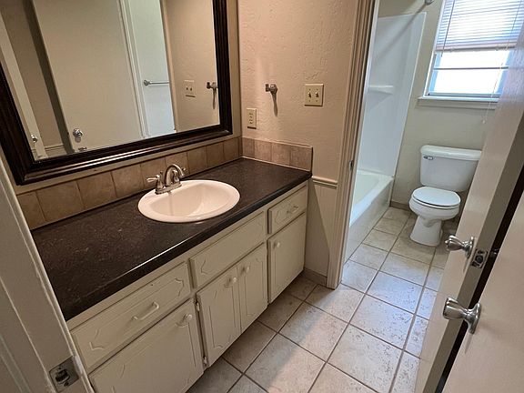 3rd image of 2221 Louise Ln