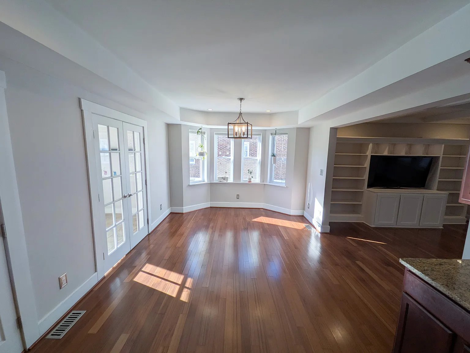 3 bed, 2050 sqft, $2,695 — Photo 3