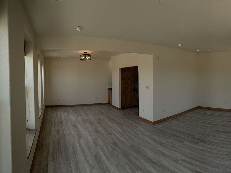 1st image of 101 W 2nd Ave
