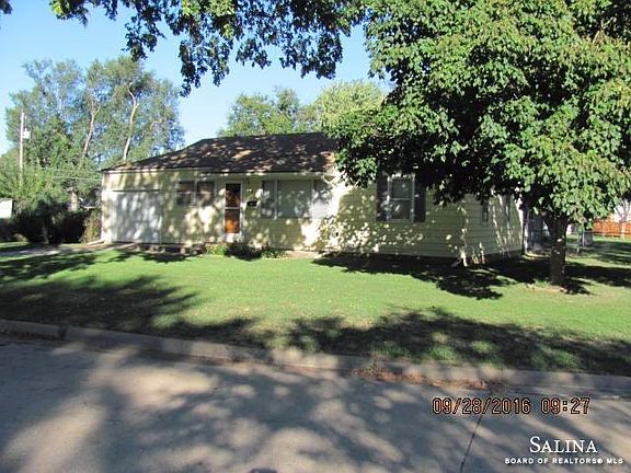 2nd image of 920 Plaza Dr