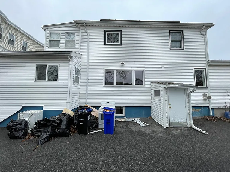 131 Webster St #1 — Photo 16