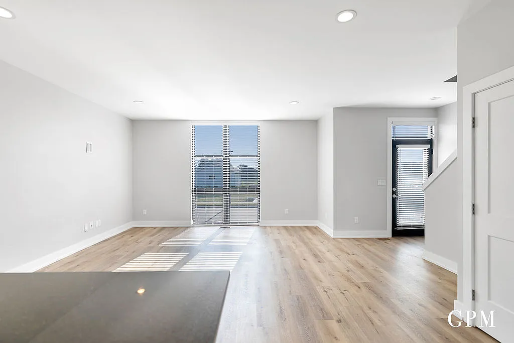 3 bed, 1734 sqft, $2,600 — Photo 4