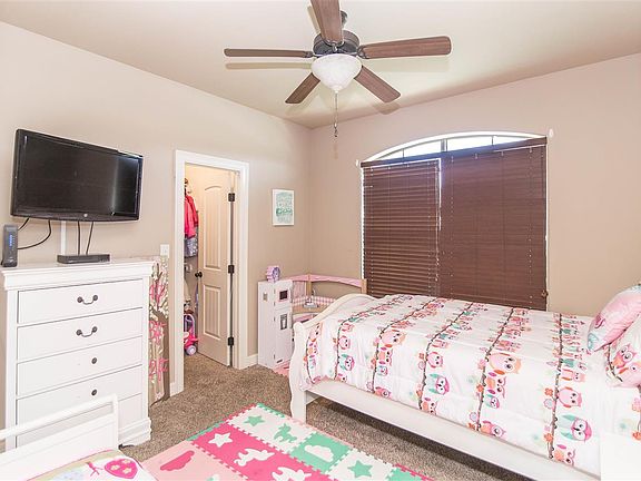3rd image of 236 Karabeth Ln