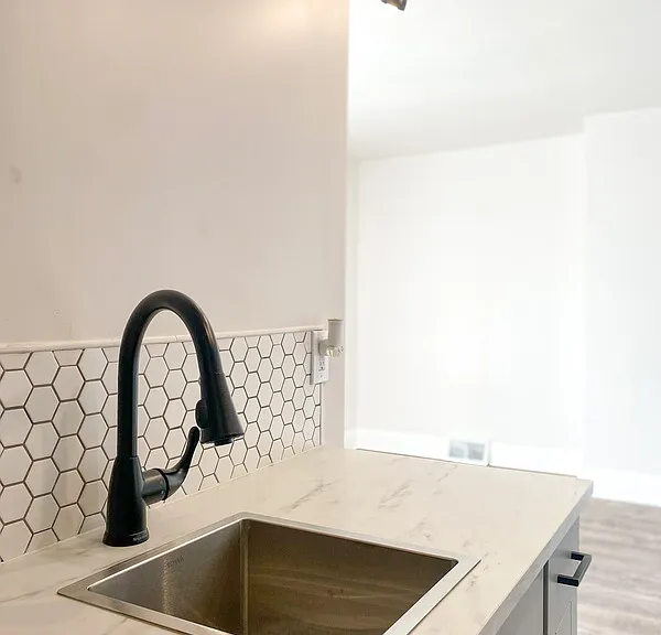 321 38th St #3 — Photo 3