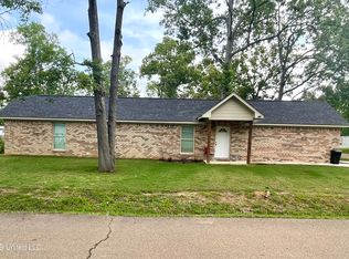 302 Southgate Dr, Richland, MS 39218