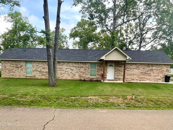 302 Southgate Dr, Richland, MS 39218