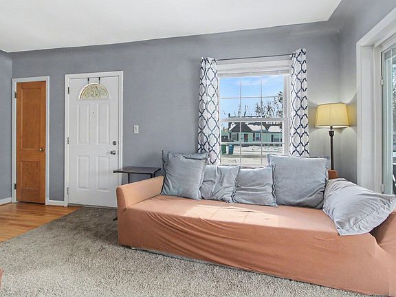 4th image of 31748 Rosslyn Ave