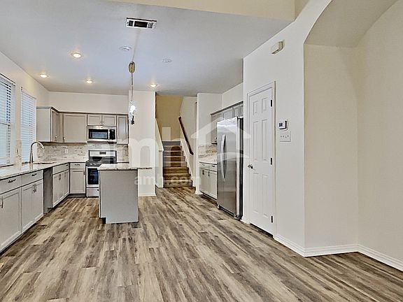 5th image of 11712 Bobcat Dr