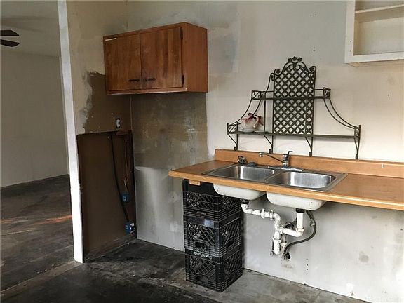 4th image of 18 York Ave