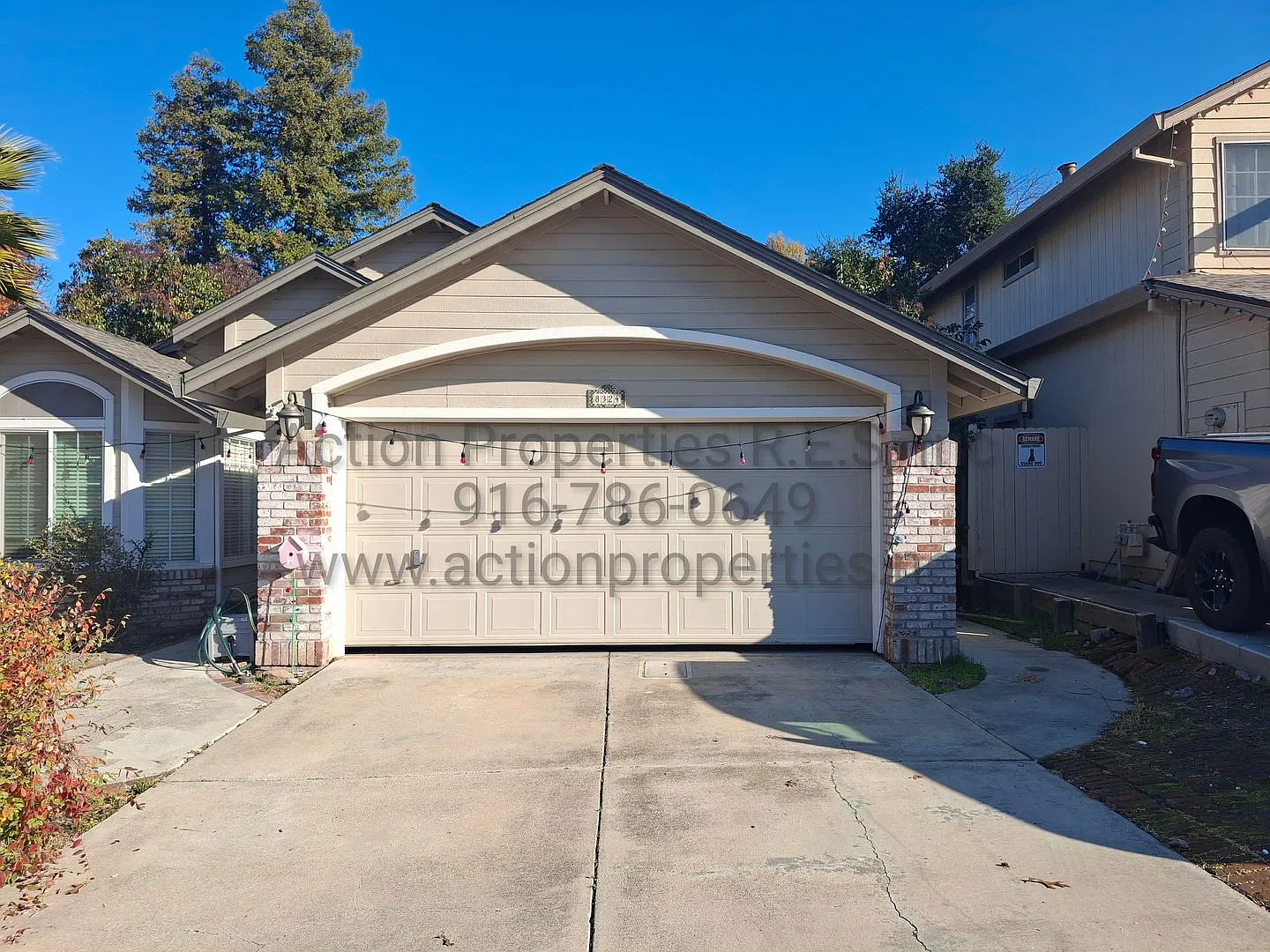 Updated 3 Bed, 2 Bath Home - Solar - Great Room with fireplace, Vaulted Ceilings Close to Shoppin... — Photo 3