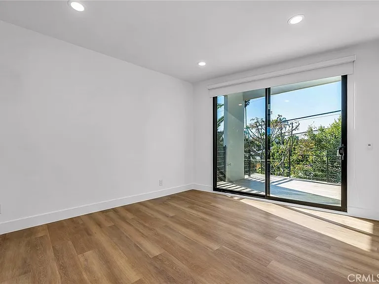 1531 Wellesley Ave — Photo 13