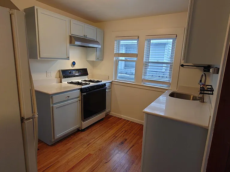 64U Parkwood Ave — Photo 8