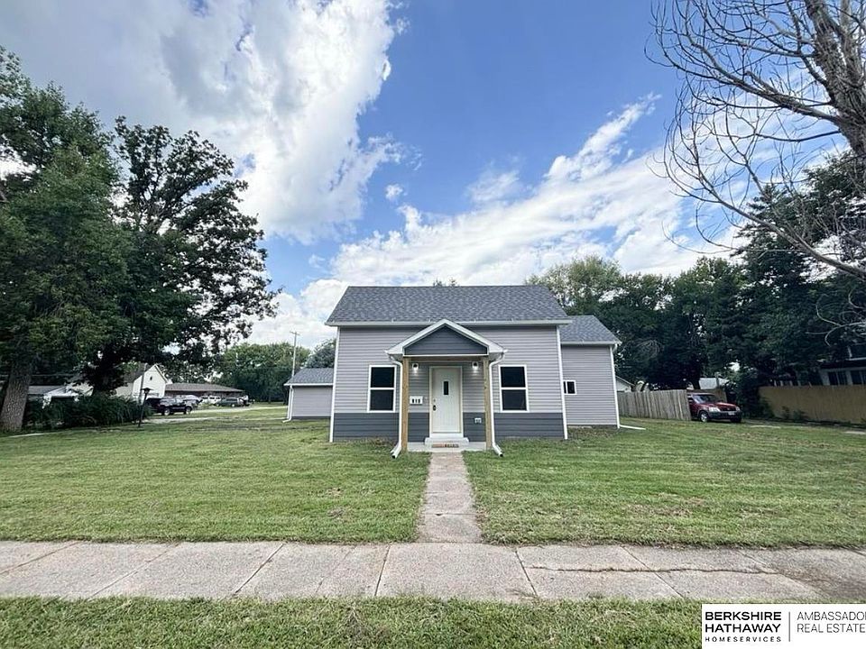 1st image of 919 4th St