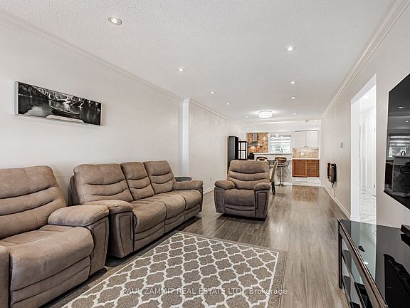 3rd image of 42 Windsor Court Rd