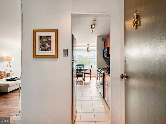 2nd image of 1210 N Taft St APT 606