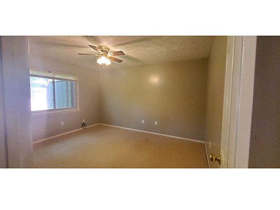3rd image of 1012 Sweetwater Cir #1012