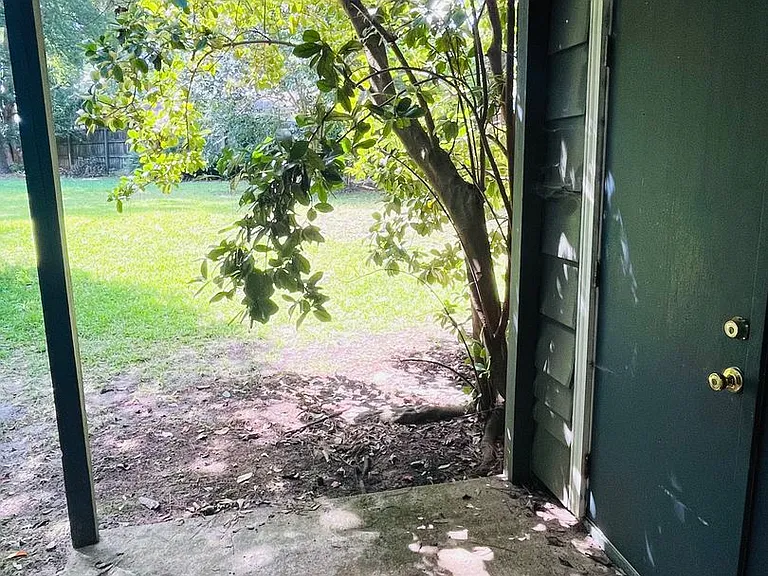 581 Holyoke Ct — Photo 14