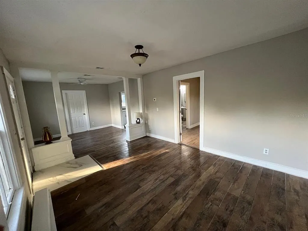 2 bed, 1.0 bath, 995 sqft, $1,895 — Photo 2