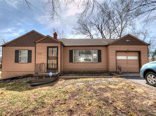 2325 NE Pence Ave, Kansas City, MO 64118