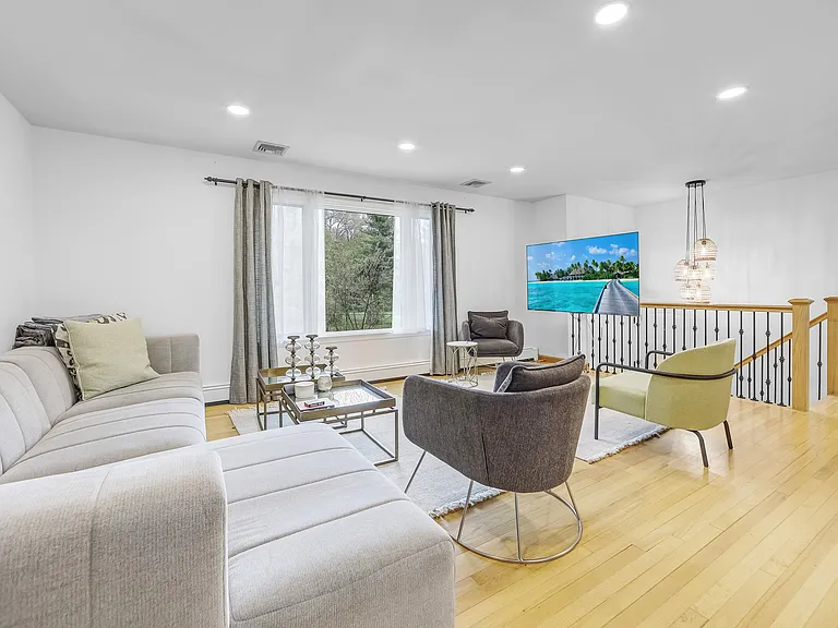 45 Lenox Ave — Photo 3