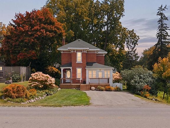 2nd image of 2027 Victoria St