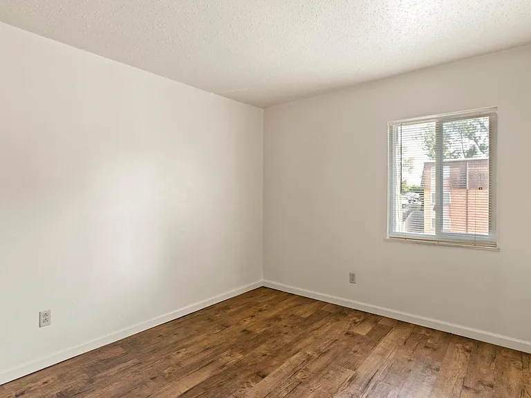 Westport Crossing Apartments — Photo 53