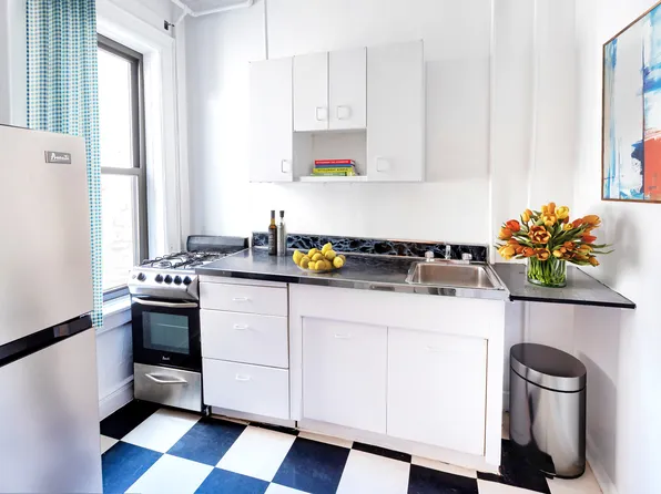 137 West 12th Street image 3 of 7