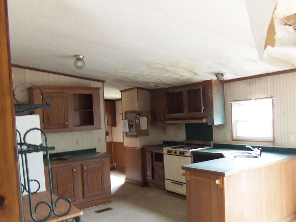 2nd image of 102 Cottontail Ln