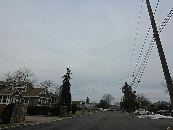 4th image of 19 Locust Ave