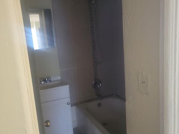 3rd image of 1625 UNION Street W