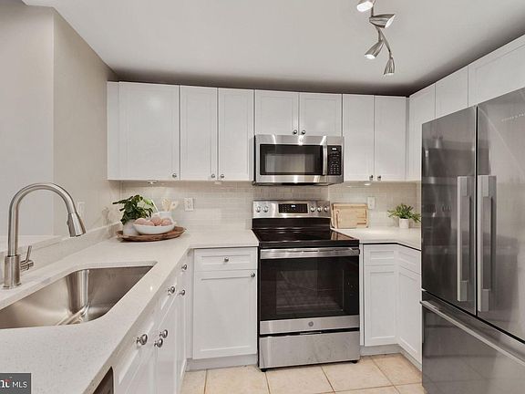 4th image of 777 7th St NW APT 1013