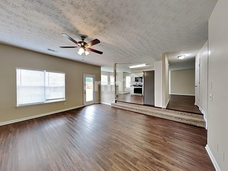 602 Thrasher Ct — Photo 9